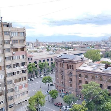 דירות יירבאן Large Apt Near Republic Square מראה חיצוני תמונה