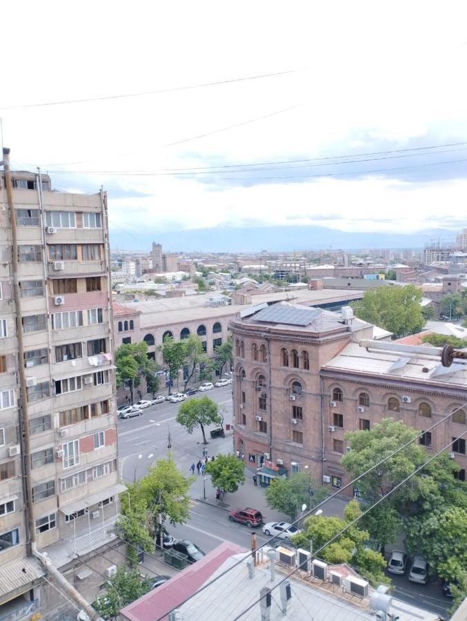דירות יירבאן Large Apt Near Republic Square מראה חיצוני תמונה
