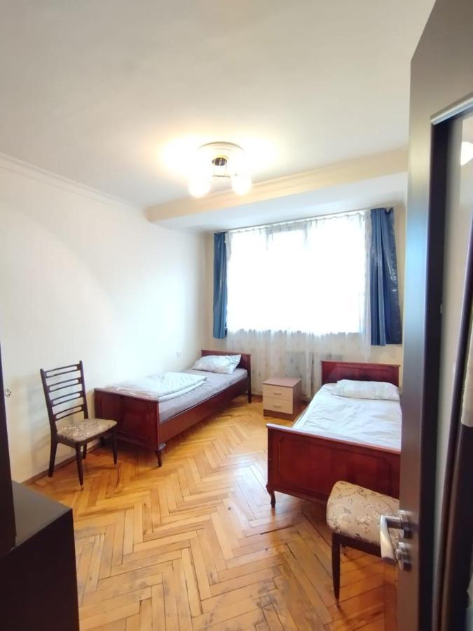 דירות יירבאן Large Apt Near Republic Square מראה חיצוני תמונה