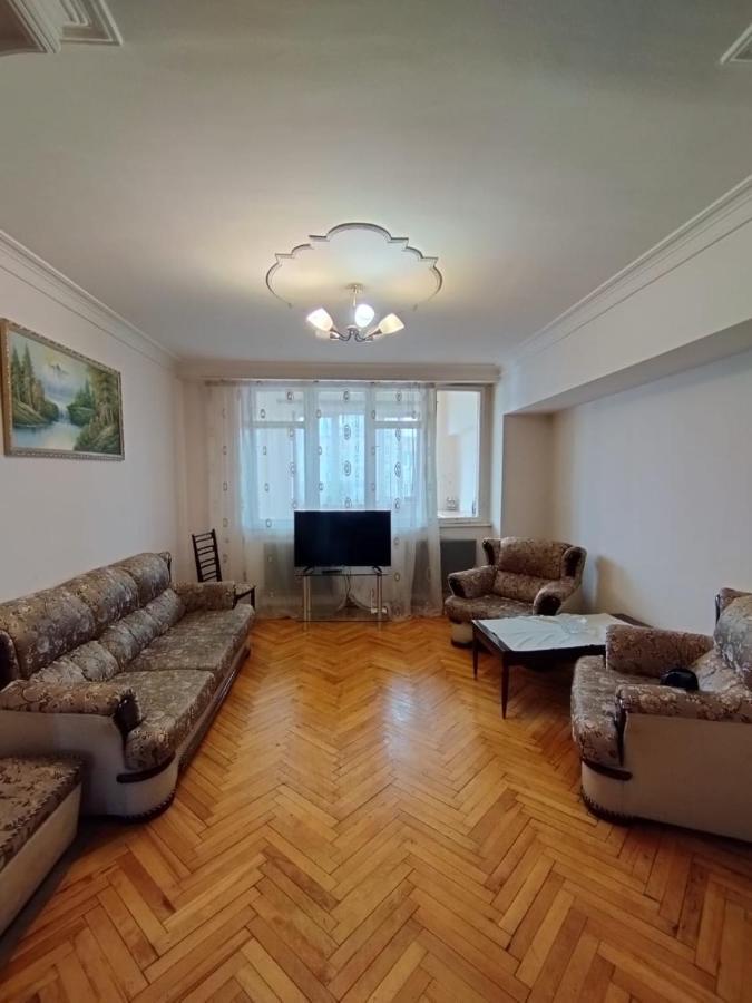 דירות יירבאן Large Apt Near Republic Square מראה חיצוני תמונה