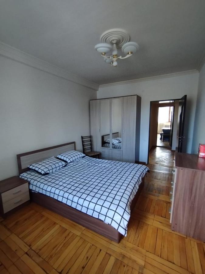 דירות יירבאן Large Apt Near Republic Square מראה חיצוני תמונה